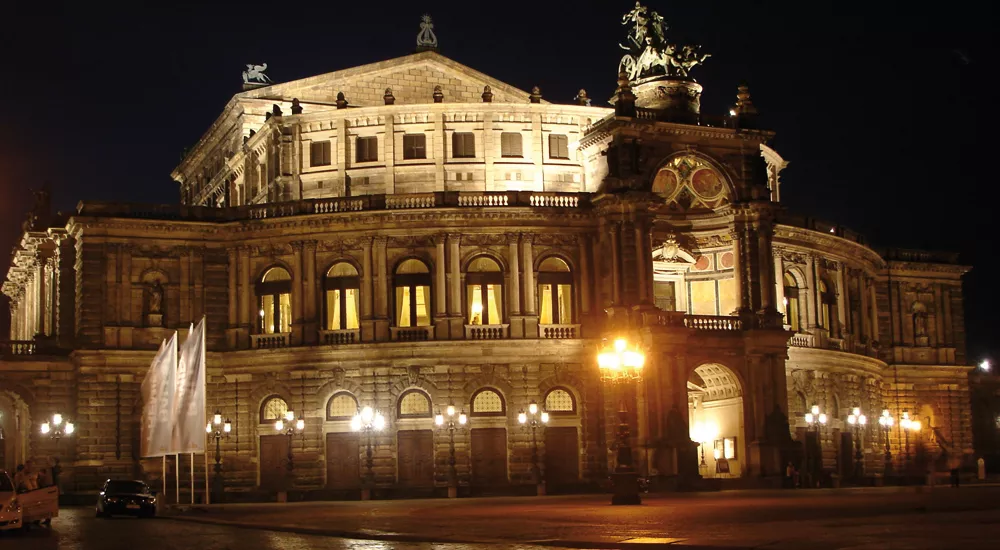 Semperoper Dresden mit Maritim Hotel