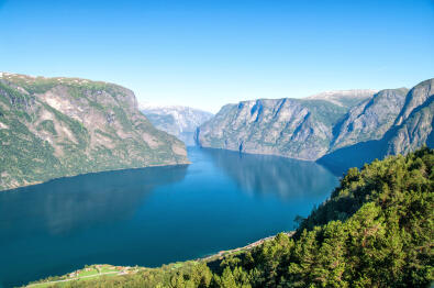 Die traumhafte Welt der Fjorde im Sommer Norwegens
