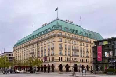 Die neue Show im Friedrichstadtpalast & BERLIN vom Feinsten, Luxus pur im Hotel ADLON Kempinski
