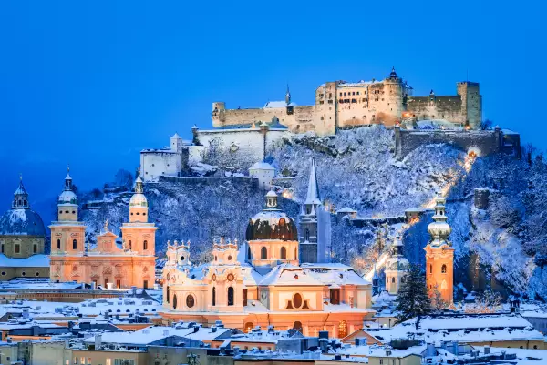 festung-hohensalzburg-im-winter-davidionut-stock.adobe.com_adobestock_245437561